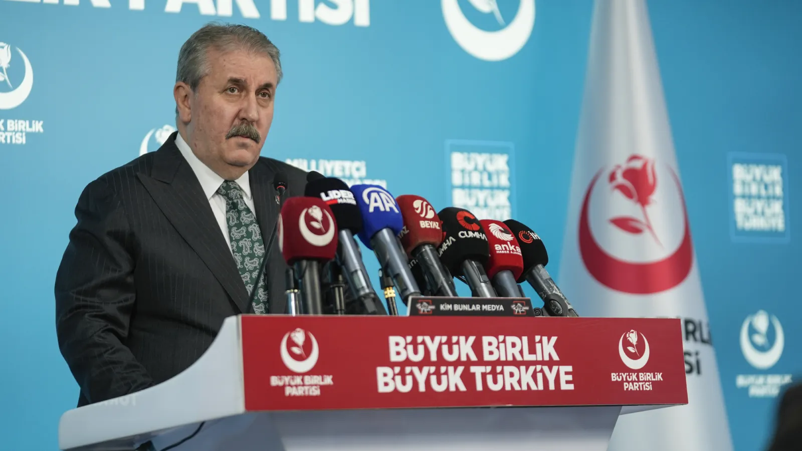 BBP lideri Destici'den Özel'e ara seçim yanıtı: Ara seçime değil; savaş ortamından dolayı birliğe, beraberliğe, kenetlenmeye ihtiyacımız var