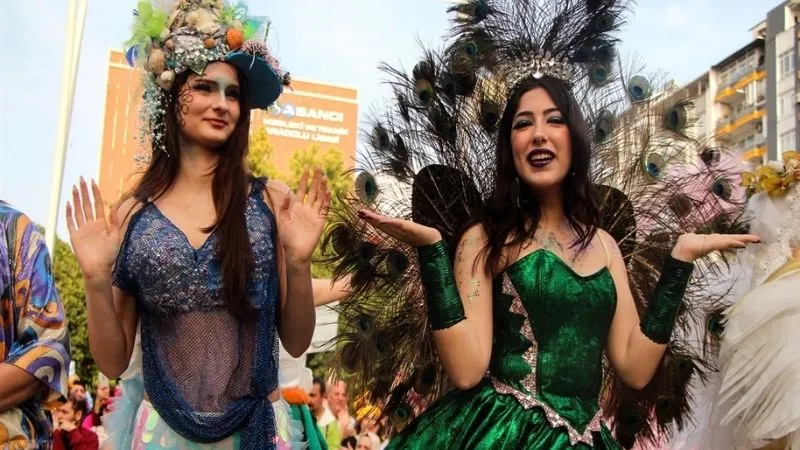 Adana'da 1 milyondan fazla kişinin katıldığı Portakal Çiçeği Karnavalı'ndan renkli görüntüler