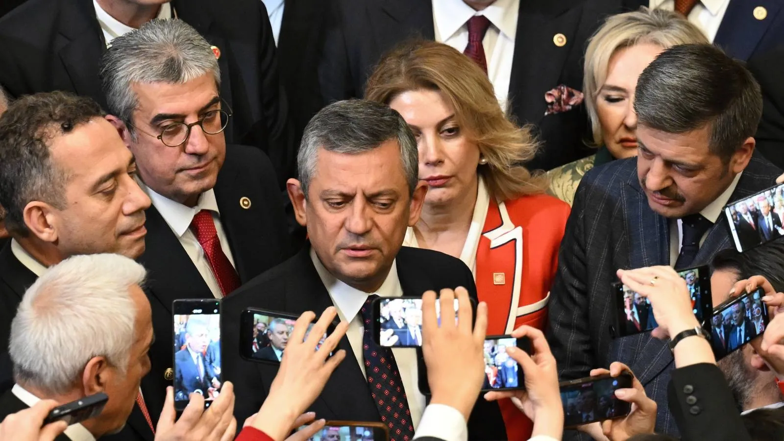 Özel, 23 Nisan resepsiyonunda 'yeni yol haritası mesajı' verdi, Erdoğan ile tokalaşmadı: Kendisine yapılmayan zulmü şu anki İBB başkanına yaptı