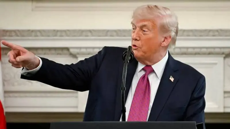 Trump, AB menşeli otomobillere uygulanan gümrük vergilerini % 25'e çıkaracağını açıkladı