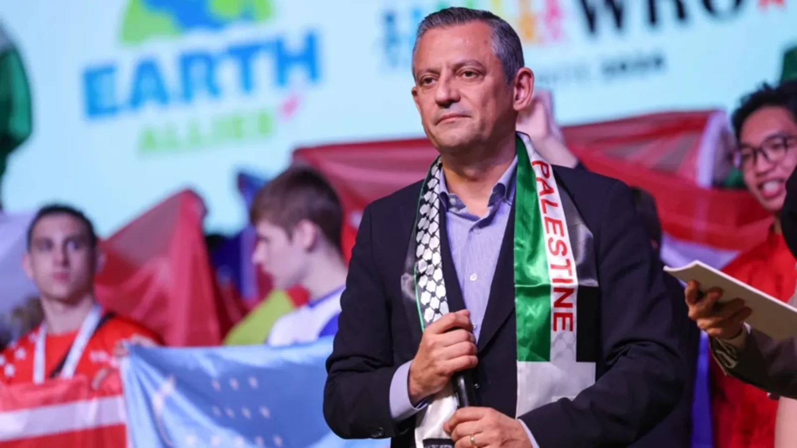 Ahmet Hakan'dan Özgür Özel'e Netanyahu yanıtı için destek: Kendisine zırnık koklatmadığı gibi hak ettiği yanıtı verdi, bravo!