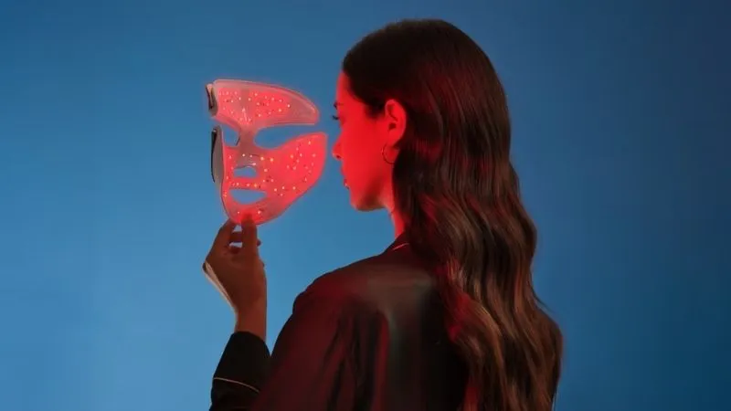 Yeni güzellik trendi: LED maskesi hakkında bilinmeyen riskler nelerdir?