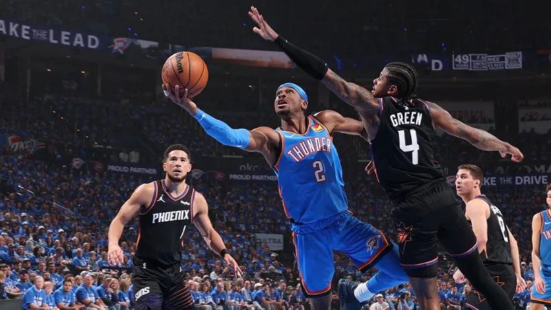 Son şampiyon, Phoenix Suns'u zorlanmadan yendi