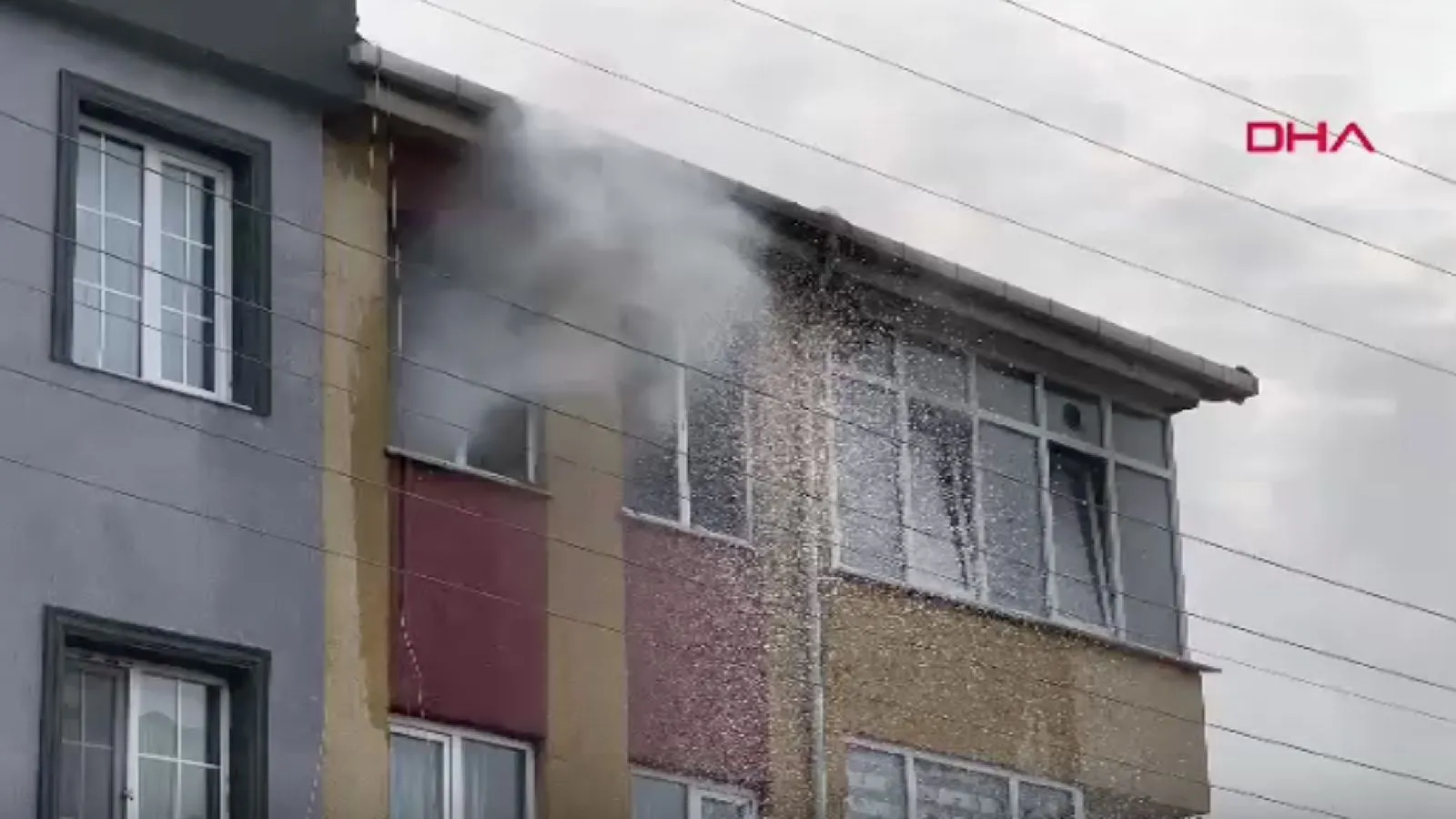 Evi ateşe verdi, babasını arayıp söndürmesini istedi