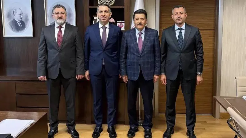 İddia: CHP'li Serik Belediye Başkanı Kadir Kumbul, AKP'ye geçmeye hazırlanıyor