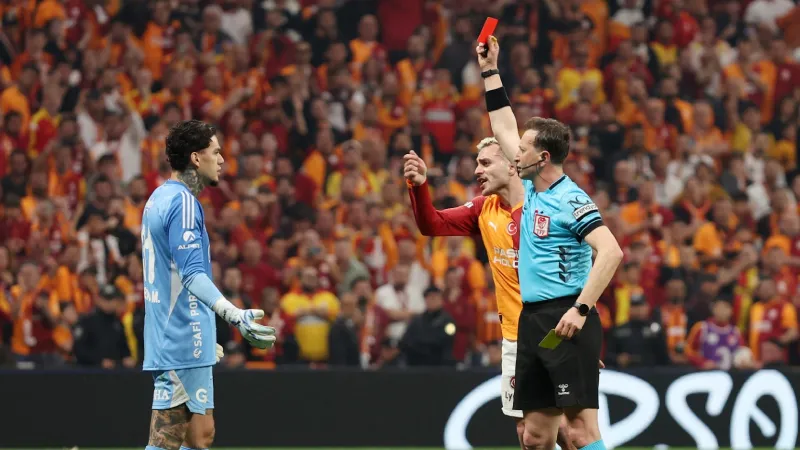 RT @T24spor: Kırmızı kartla oyundan atılan Ederson ile Yasin Kol arasında gerilim