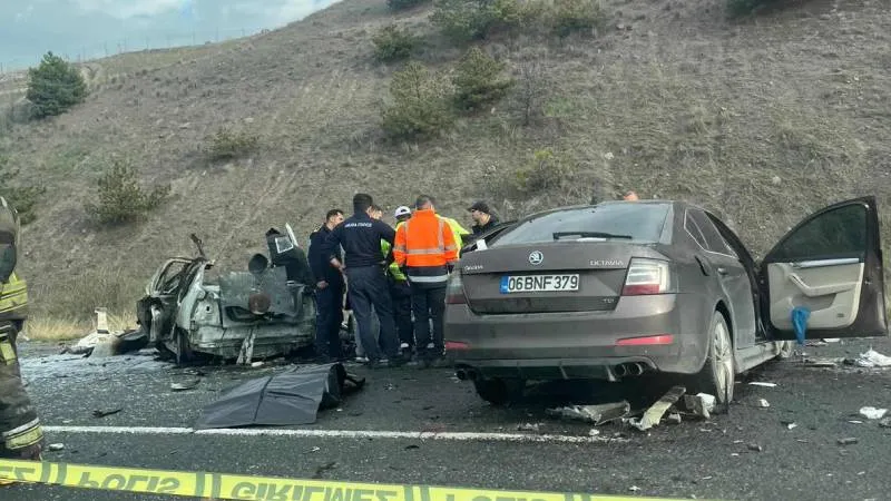 Ankara'da katliam gibi kaza: İki otomobil çarpıştı, 5 ölü