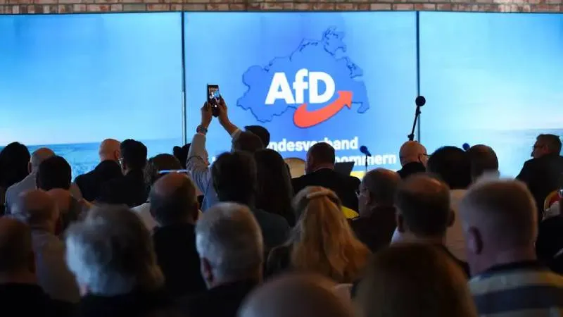 Anketlere göre Almanya'da aşırı sağcı AfD birinci parti