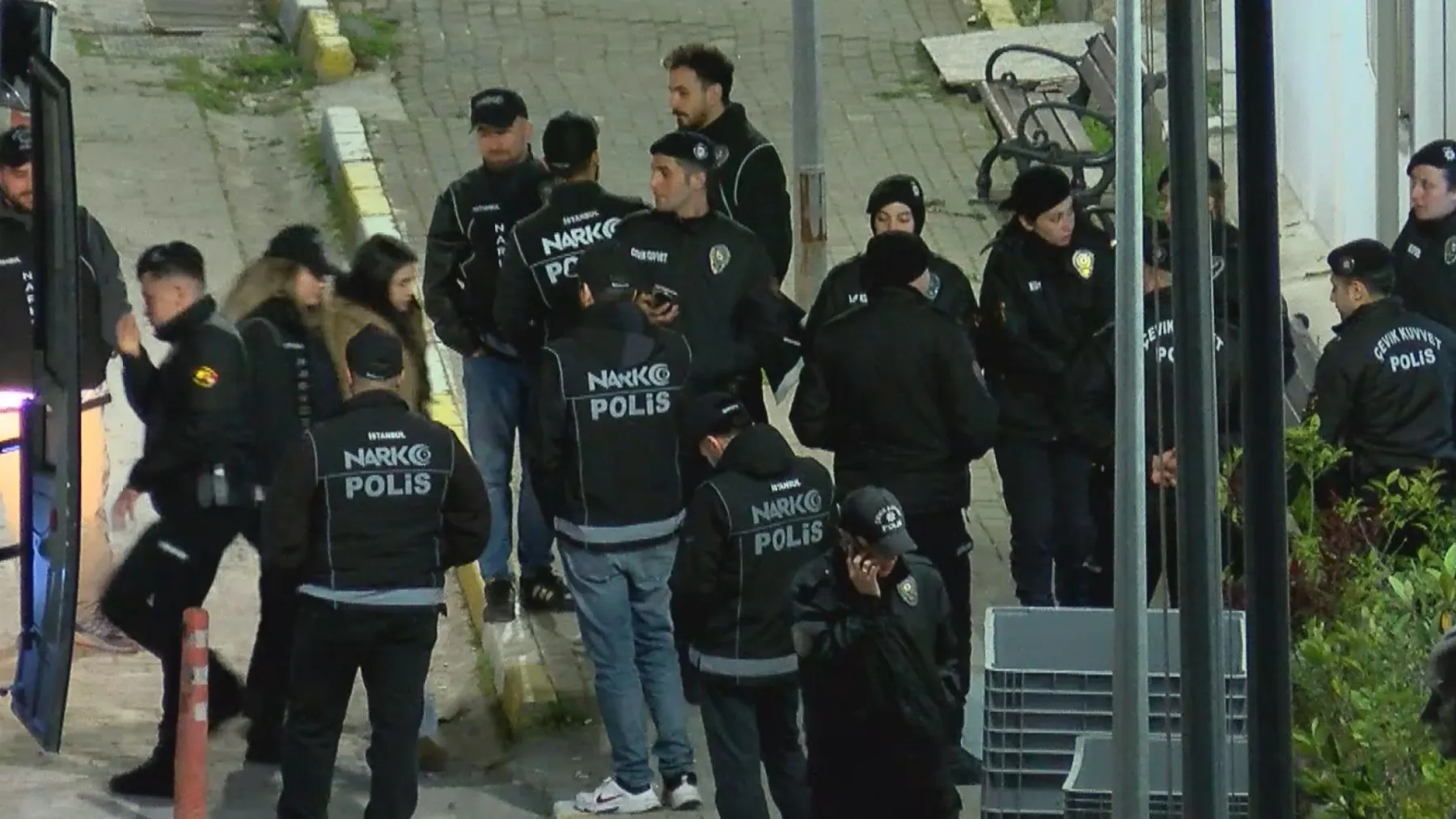 Ünlülere yönelik 'uyuşturucu' soruşturması; 17 şüpheli Adli Tıp Kurumu'na getirildi