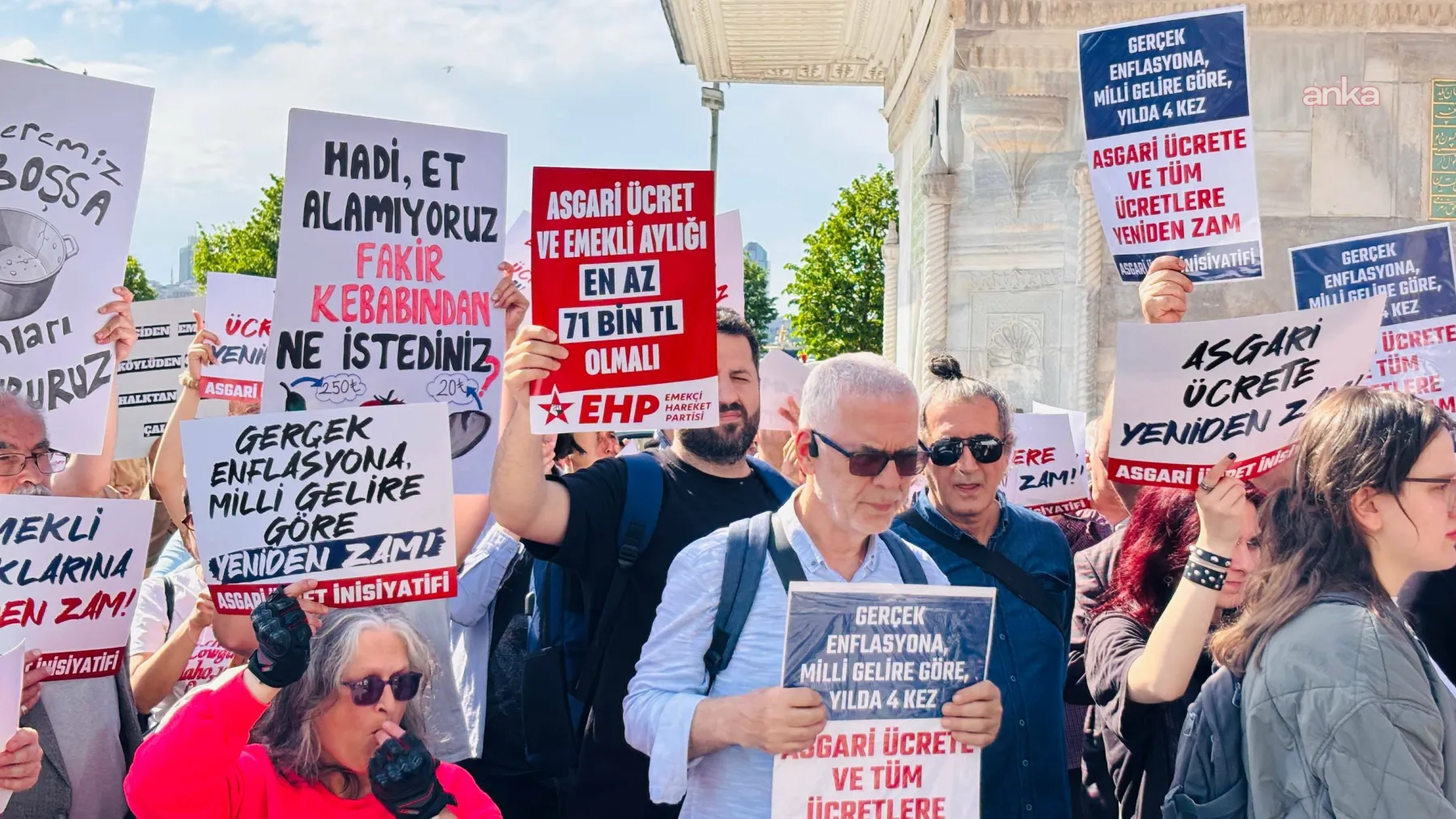 Asgari ücrete ara zam için bu kez Üsküdar'dan ses yükseltildi: Önümüz bayram; ancak emekliye sadaka gibi bir bayram ikramiyesi vermek layık görülüyor