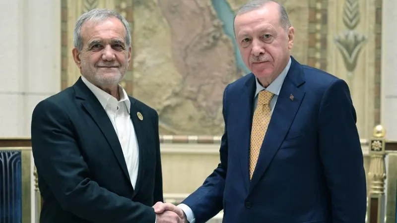 Cumhurbaşkanı Erdoğan'dan İran Cumhurbaşkanı Pezeşkiyan ile bayram telefonlaşması: İran halkının bu zorlu zamanları aşacağına ve selamete kavuşacağına inanıyoruz