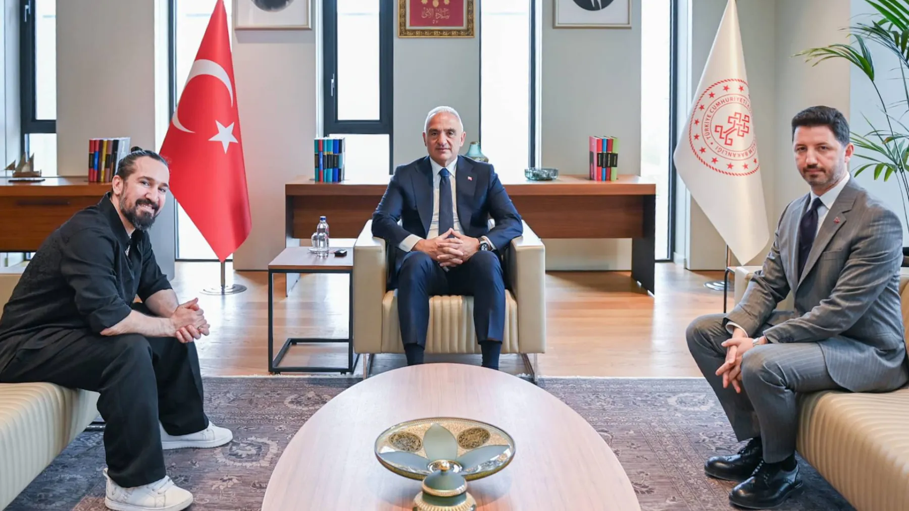 Bakan Ersoy ile Doğukan Manço'dan 'Barış Manço' görüşmesi