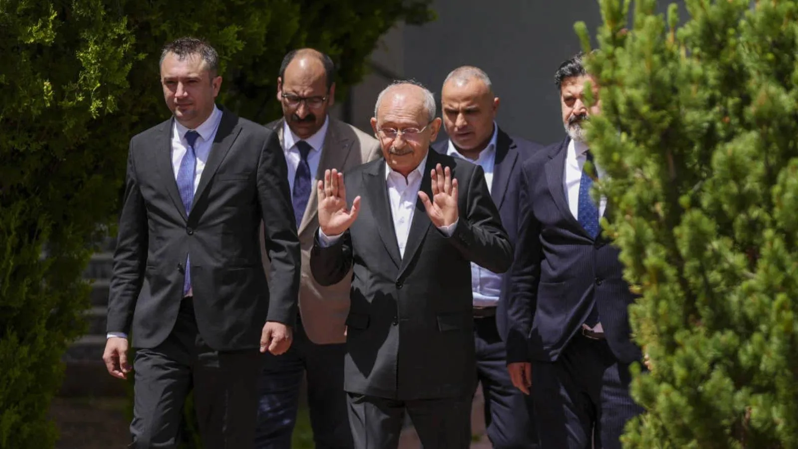 Merdan Yanardağ: Parti iç kargaşaya sürüklenmek isteniyor, Kılıçdaroğlu bu onur kırıcı rolü kabullenmiş ve iktidarın açtığı yola girmiş görünüyor