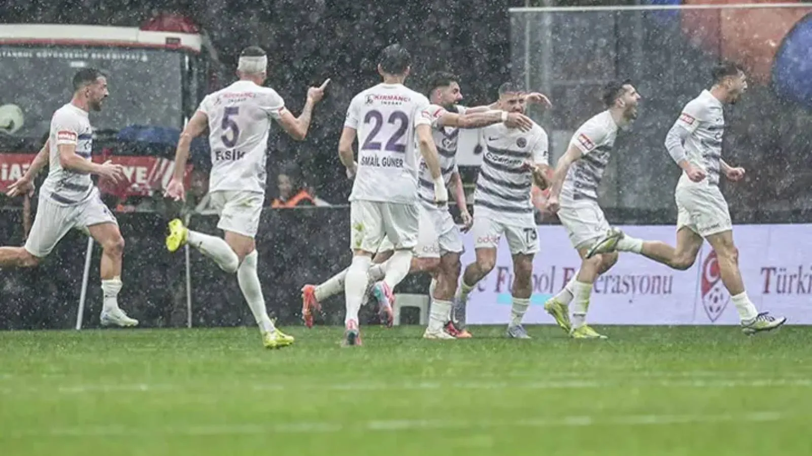 Muhteşem geri dönüş: 52 Orduspor FK, 2. Lig'e yükseldi