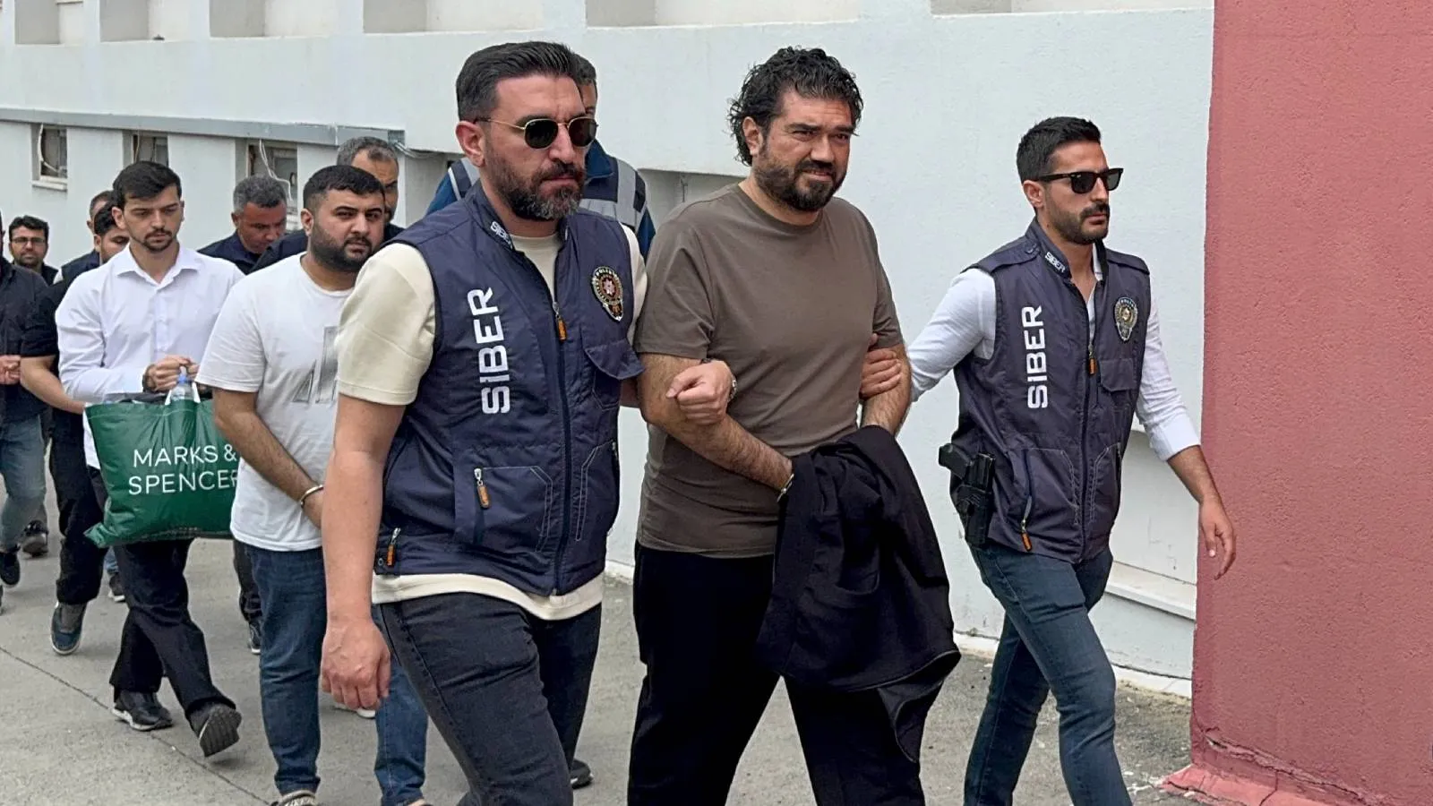 Rasim Ozan Kütahyalı tutuklanmıştı: Operasyon, şifresi kırılan cep telefonundan çıkmış