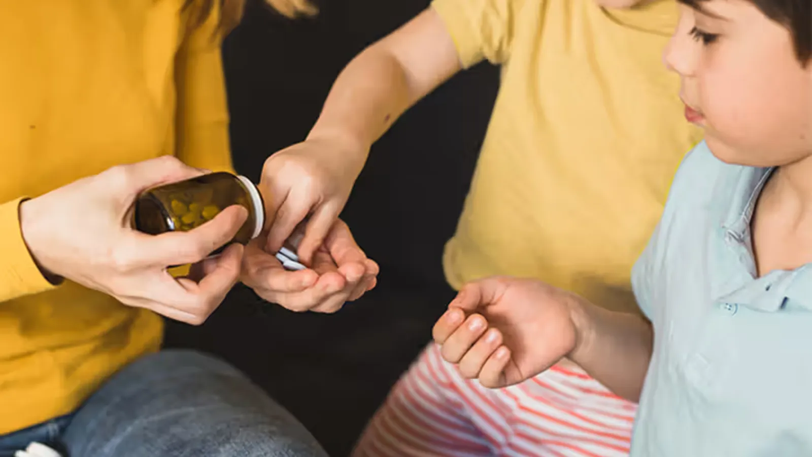 Uzmanlar uyarıyor: "Daha sağlıklı olsun" derken çocuklara verilen vitaminler risk oluşturuyor