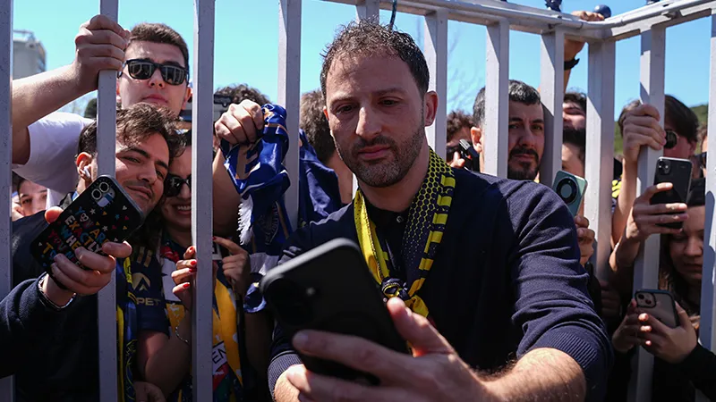 Tedesco: Fenerbahçe taraftarının şampiyonluk hayalinin gerçeğe dönmesini tüm kalbimle diliyorum