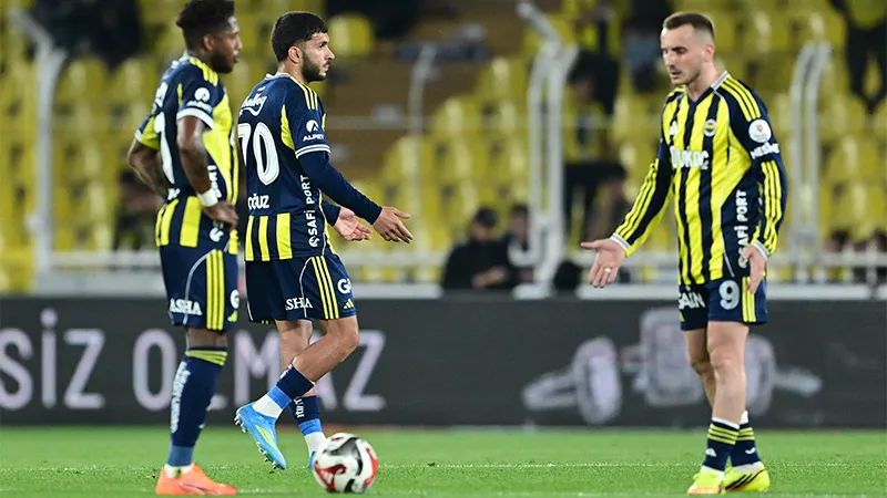 Spor yazarları Fenerbahçe-Eyüpspor maçını değerlendirdi: Taraftarı gözünü Galatasaray'dan ayırmadıkça işi daha da zorlaşacak
