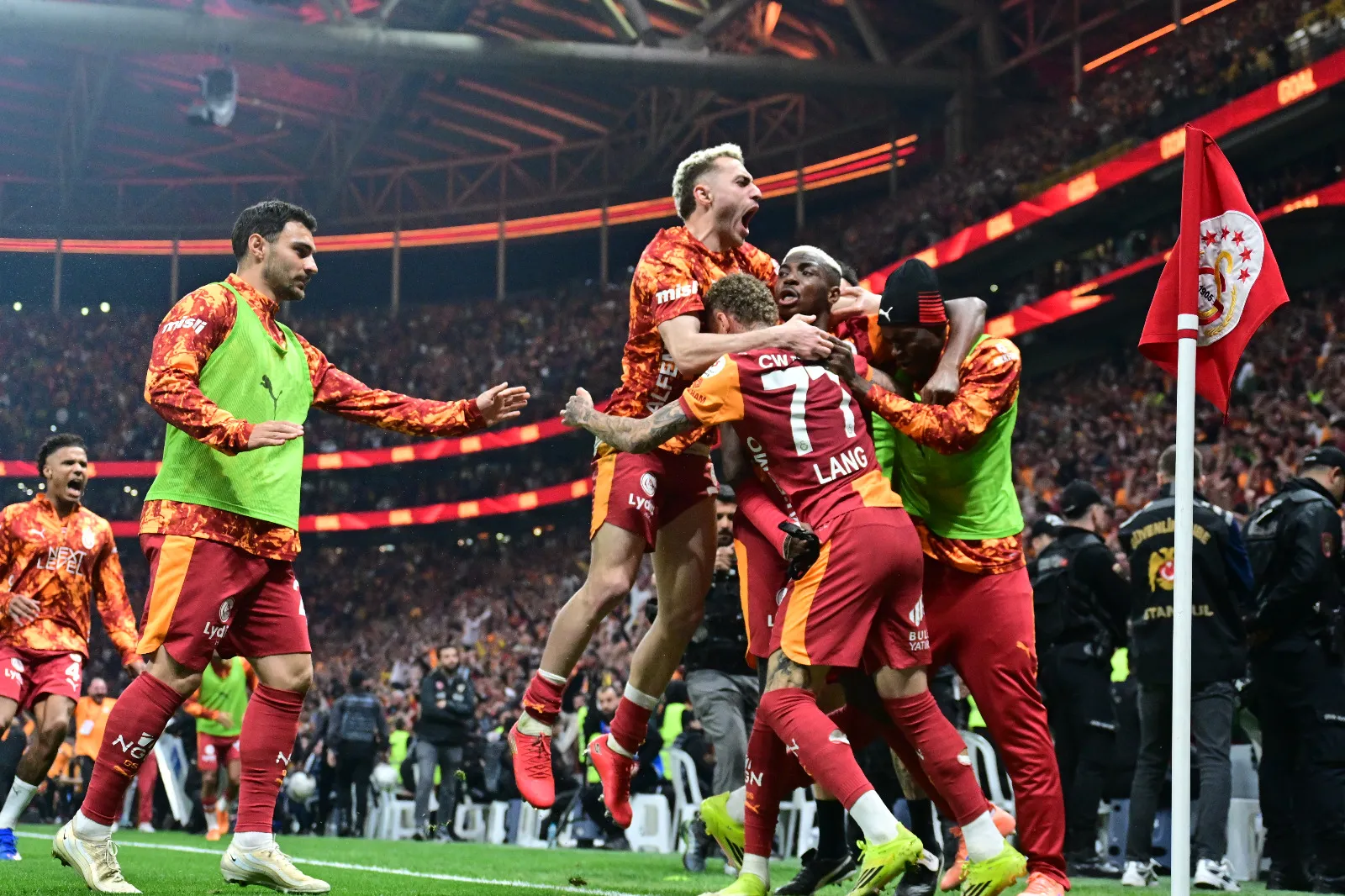 21. yüzyıla Galatasaray damgası: 69 kupanın 25'ini kazandı