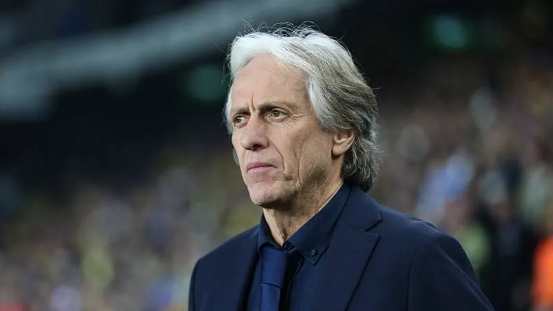 <p class="MsoNormal" style="margin: 0cm; font-size: 12pt; font-family: Calibri, sans-serif;">Başkan adaylarından Aziz Yıldırım, Fenerbah&ccedil;e'de daha &ouml;nce 2022-2023 sezonunda g&ouml;rev yapan Portekizli teknik direkt&ouml;r Jorge Jesus'la g&ouml;r&uuml;şme ger&ccedil;ekleştirdi.</p>