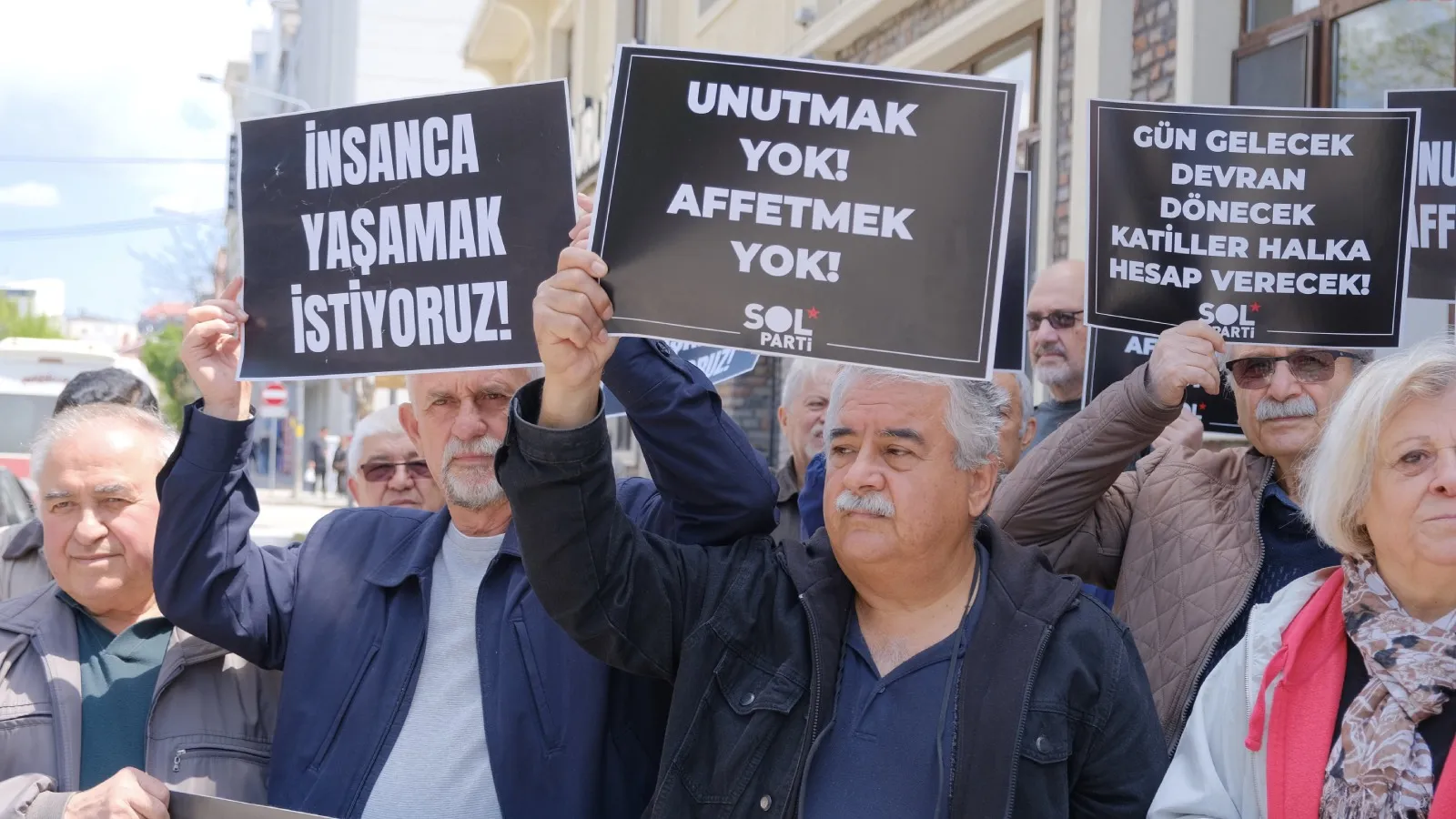 Eskişehir'de 10 kişinin öldüğü orman yangını: Rapordaki "işçilerin yanmaz kıyafet giymediği" tespitine tepki