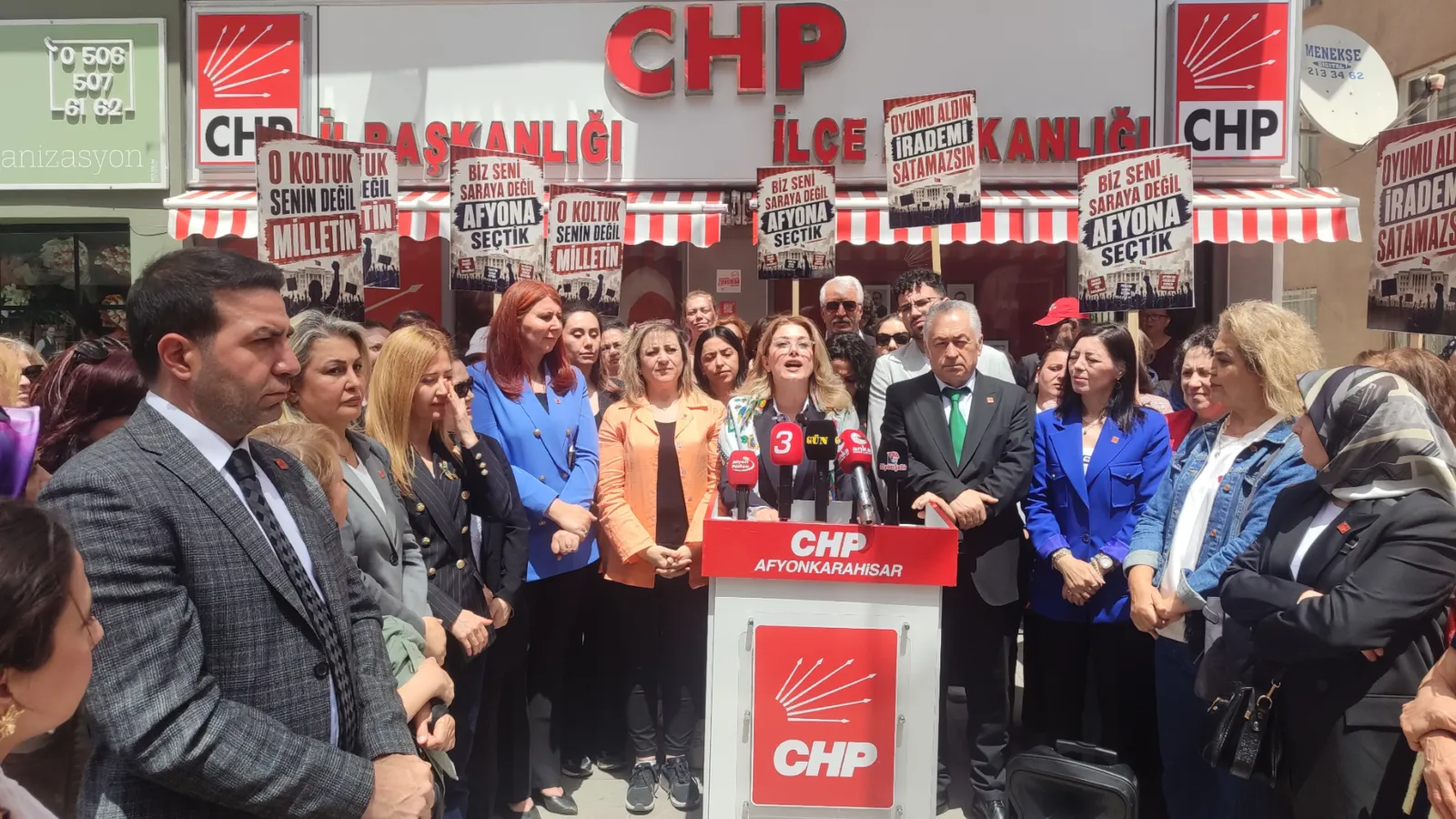 CHP’den, AKP'ye geçen Burcu Köksal’a sert tepki: İradesini satan başkan diye anılacaksın!