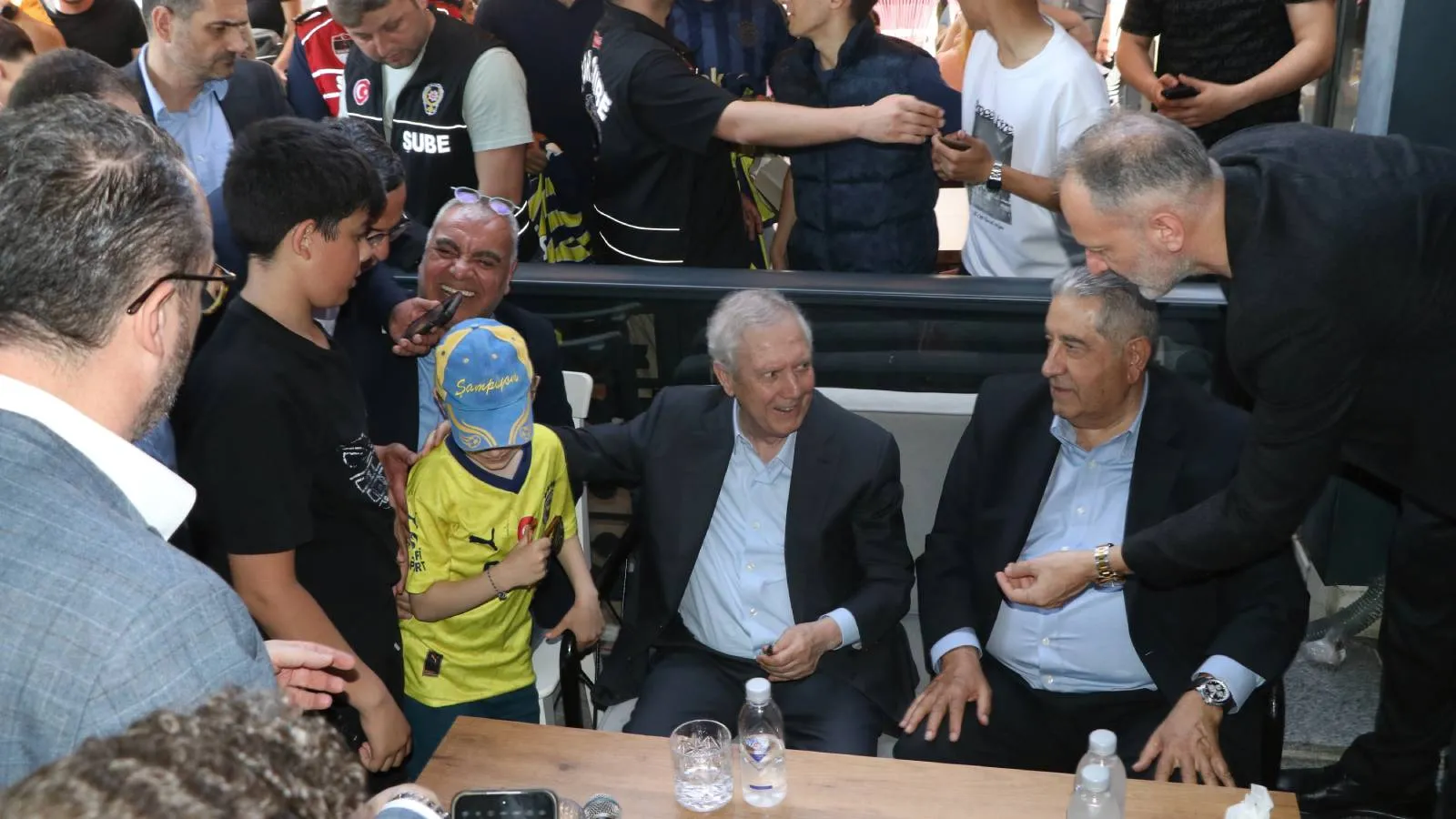 Aziz Yıldırım, Yalova'da sarı-lacivertli taraftarlarla bir araya geldi