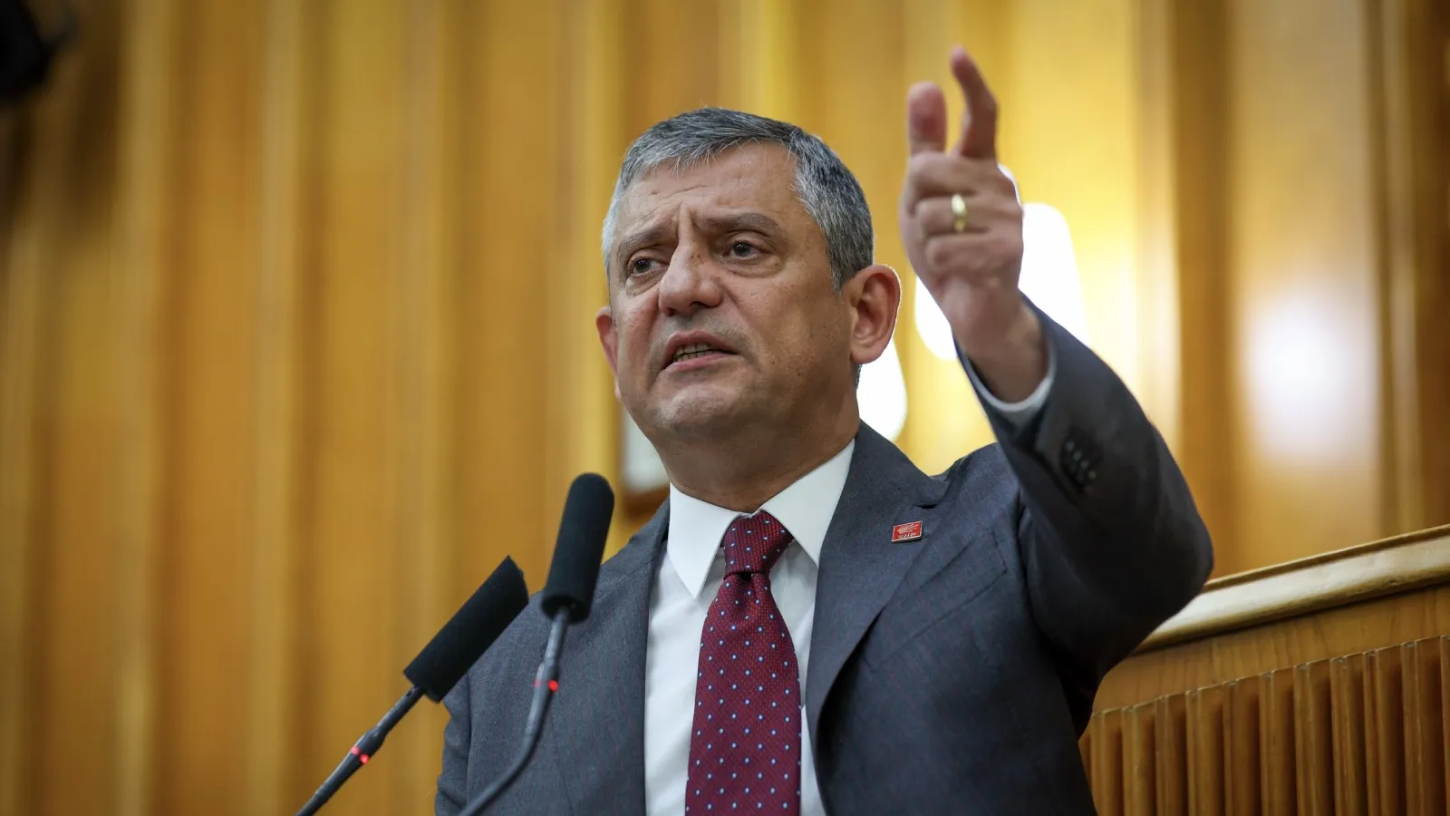 Özgür Özel'den Diyarbakır'daki foruma 'ortak kader' manifestosu: Kürdün Türke, Türkün Kürde ihtiyacı var; 'hele bir iktidara gelelim' ertelemeciliğine düşmeyeceğiz