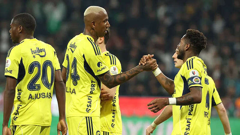 Fenerbahçe ikinciliği kimseye bırakmıyor!