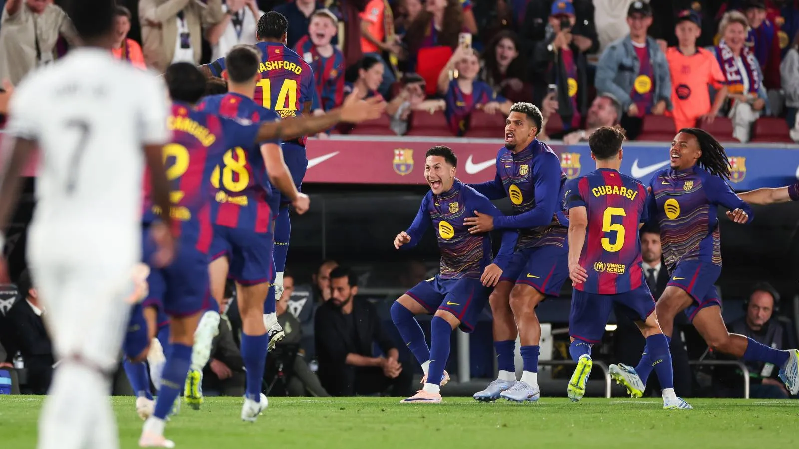 RT @T24spor: El Clasico zaferi şampiyonluğu getirdi: Barcelona, üst üste 2. toplamda 29. kez şampiyon!
 https://t.co…