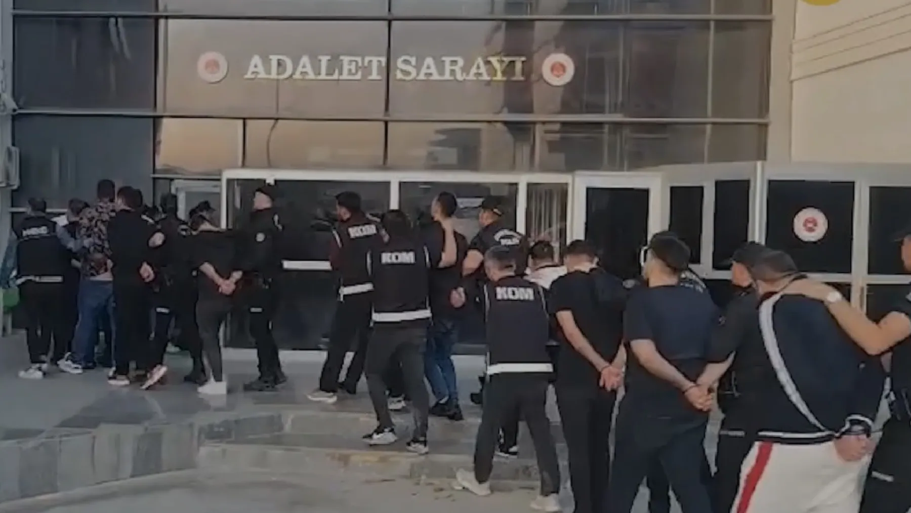 Hatay'da organize suç örgütüne yönelik operasyonda 25 kişi tutuklandı