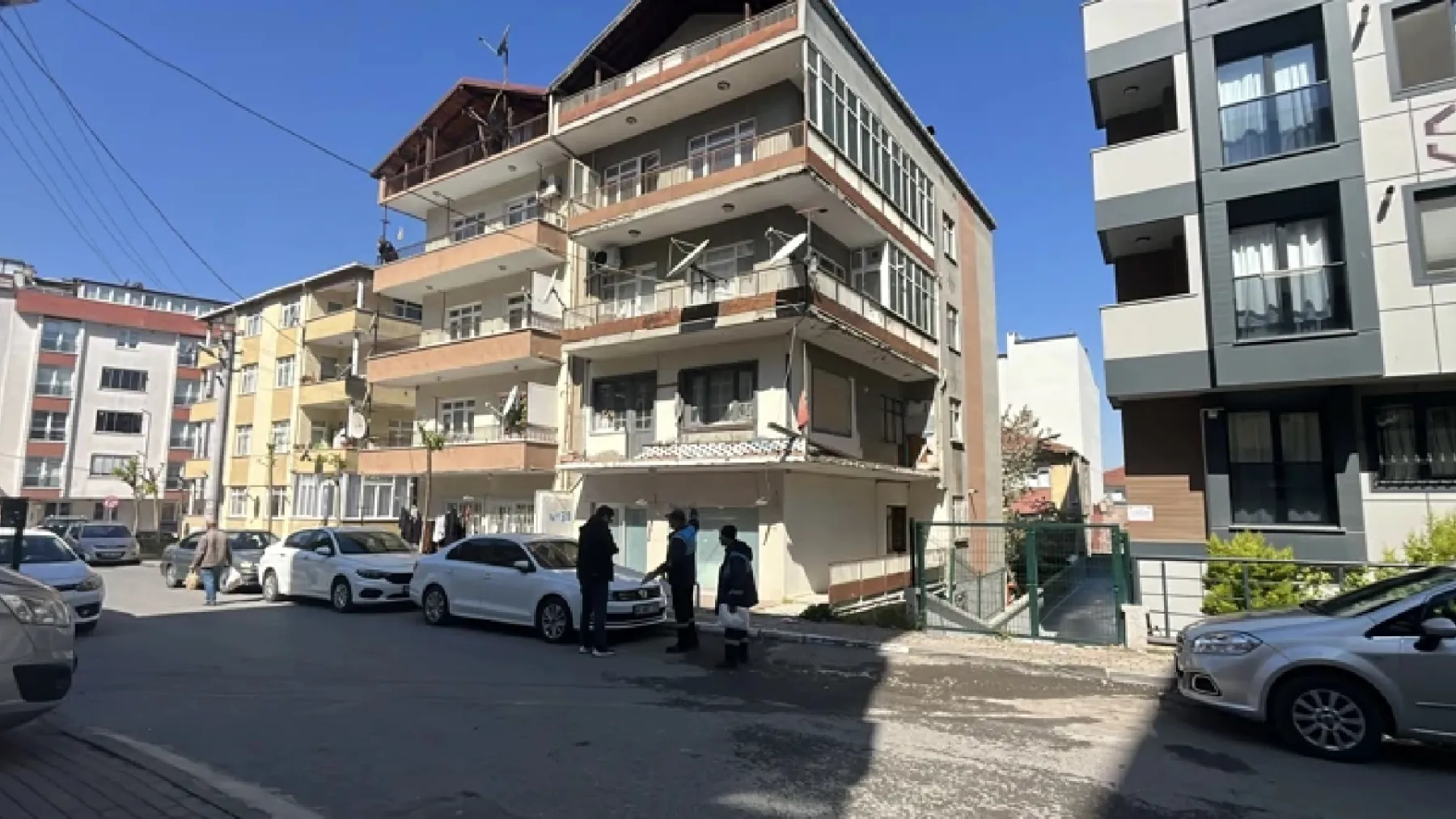 Satılan evinden bir yıl boyunca çıkmadı: Kötü koku ihbarıyla belediye müdahale etti