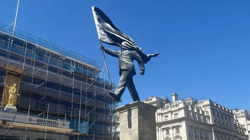 Banksy: Anonimliğin sermayeye dönüşmesi