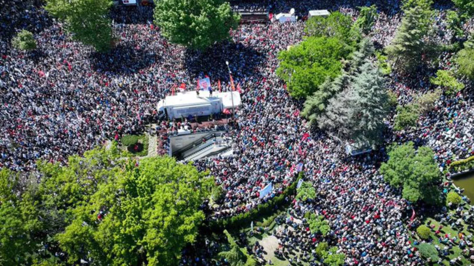 Özel'den Güvenpark buluşması sonrası ilk paylaşım: Onlar yolun sonunda, biz yolun başındayız!