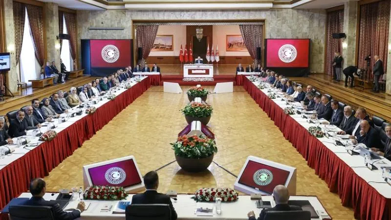 TBMM’de 'çerçeve yasa' mesaisi: Kurtulmuş, kanun teklifi metninin yazımı için komisyondaki grup koordinatörleriyle toplanacak
