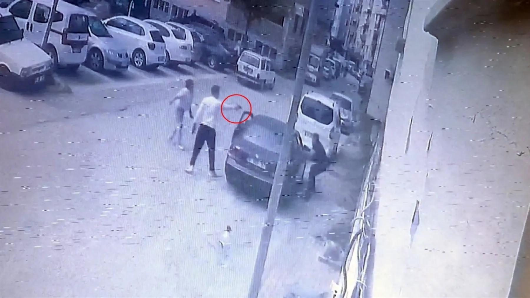 Bursa’da sokak ortasında silahlı saldırı: Şüpheli aranıyor