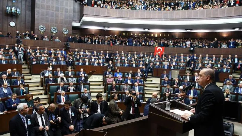AKP'de yeni kurallar: Bakanlar gazetecilerin soruları yanıtlamadı, görüntü alınmasına izin verilmedi