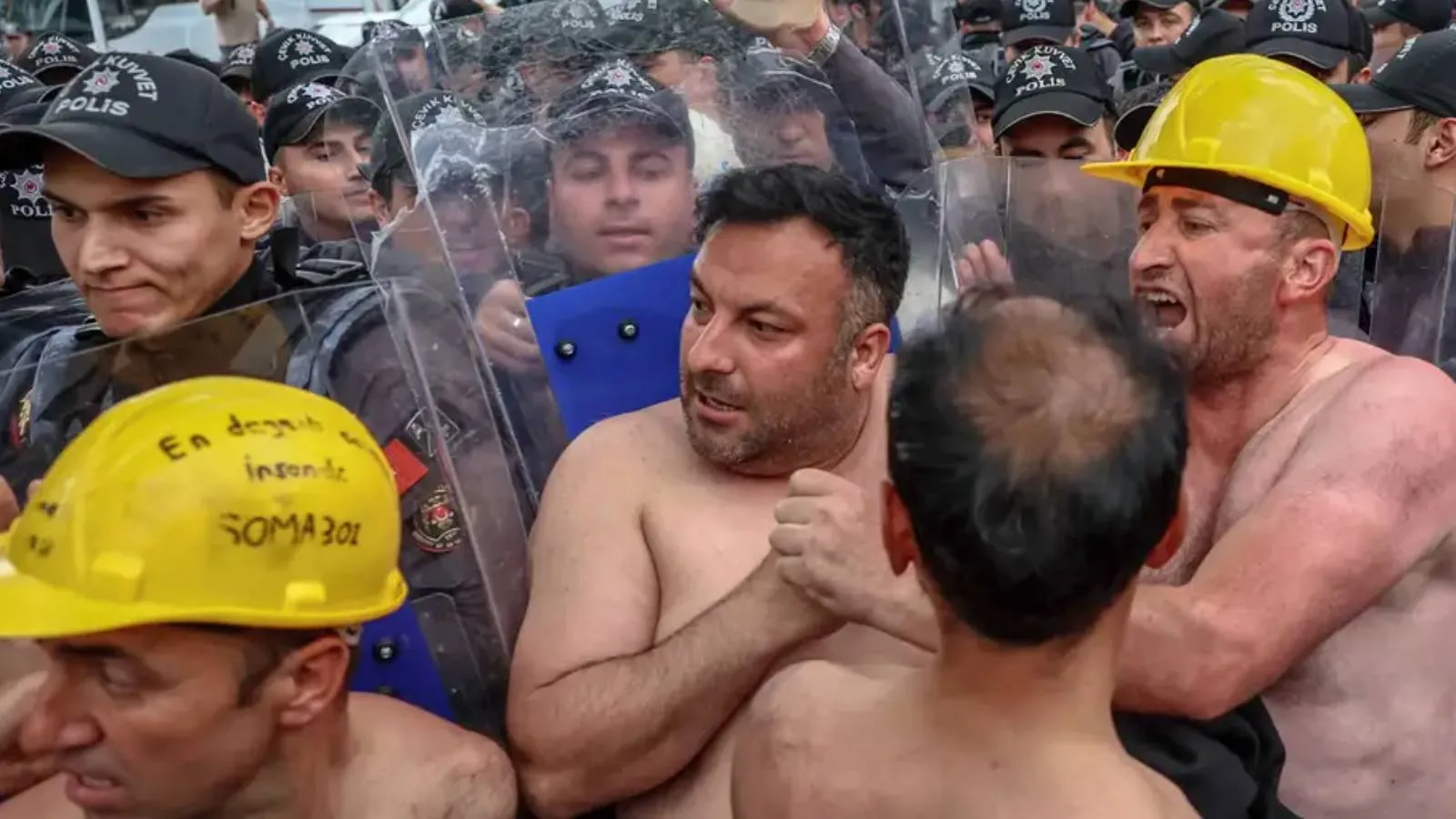 Türkiye'nin 1 Mayıs tablosu: Cezaevi, barikat, açlık grevi

 İşçi hareketinde ne değişti, sendikacılar neden hedefte, sarı sendika tartışması neden büyüyor?