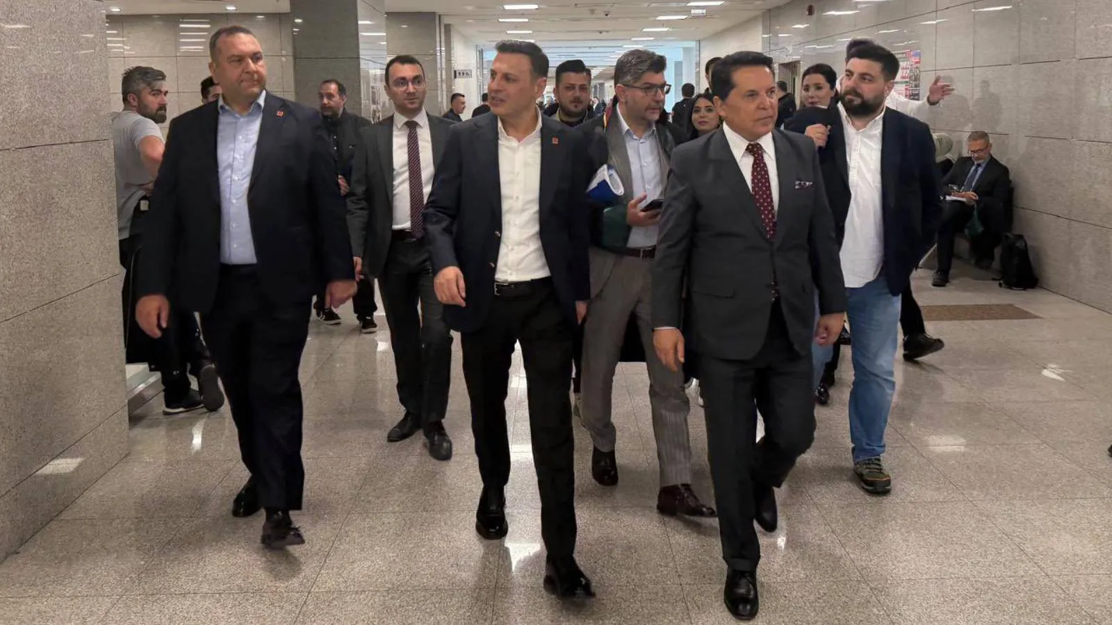 CHP'li belediye meclis üyeleri yargılanıyor; "kent uzlaşısı" davasında reddi hakim talebi: İstanbul'a hizmet edenler emniyet, adliye ve Silivri üçgenine sıkıştırılıyor!
