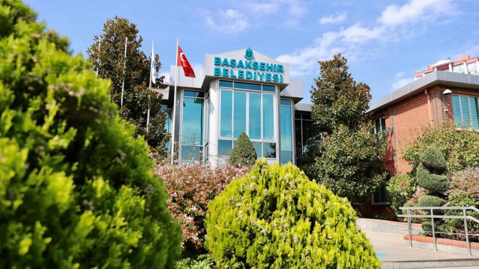 AKP’li Başakşehir Belediyesi’nden arsa satışı ve 1,1 milyar TL’lik borçlanma kararı