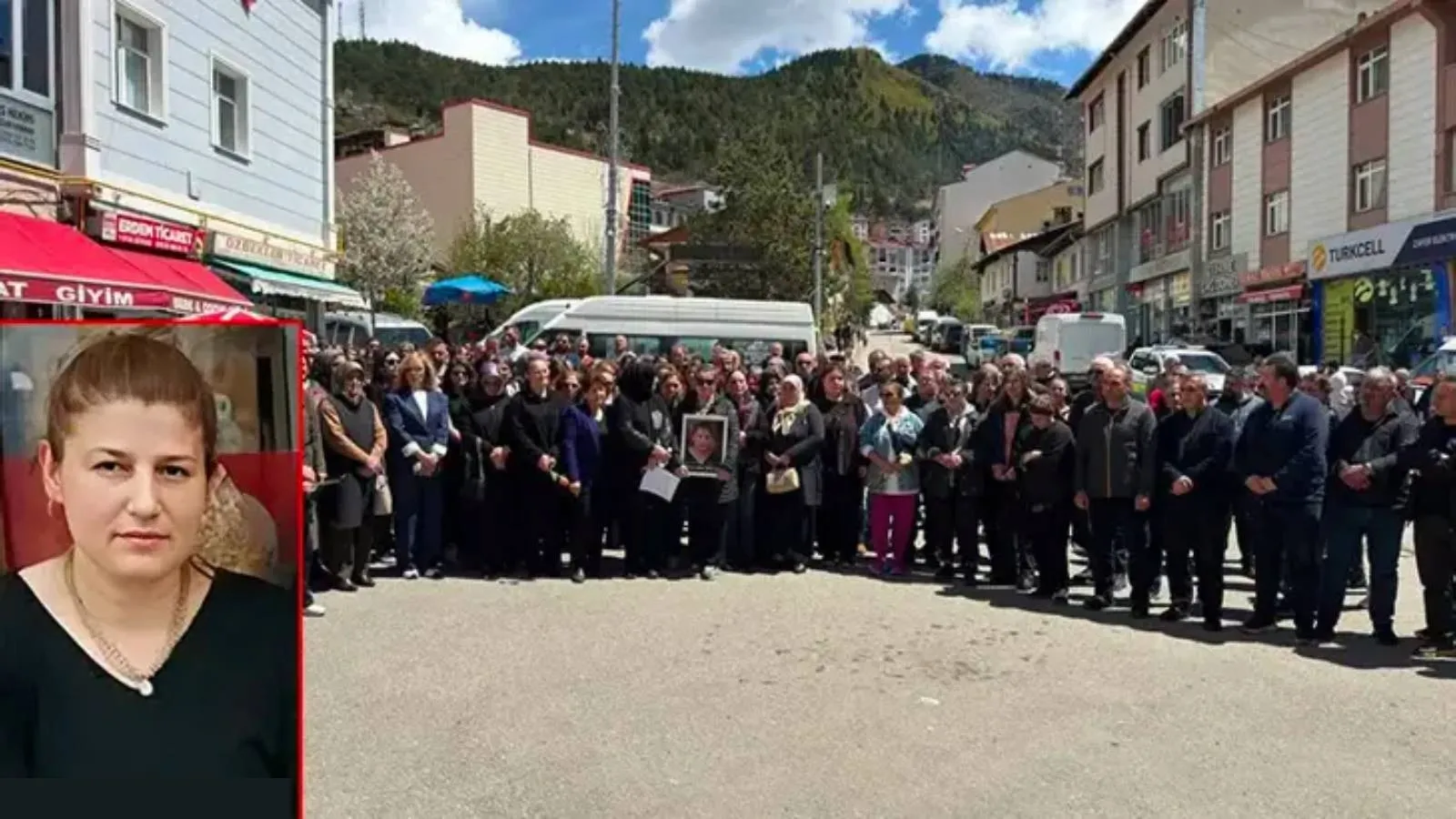 Zihinsel engelli kızının istismara uğradığını öğrenince fenalaşıp ölen anneye anma; 