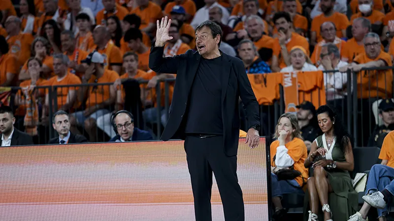Ergin Ataman'dan Hapoel Başkanı Yannay'a: Kendi aldığın sonuçlara bak, asla benim seviyeme gelemezsin