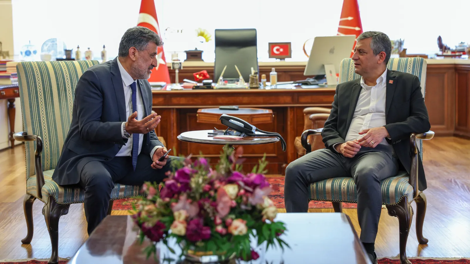 Milli Yol Partisi Genel Başkanı Remzi Çayır'dan Özgür Özel’e dayanışma ziyareti