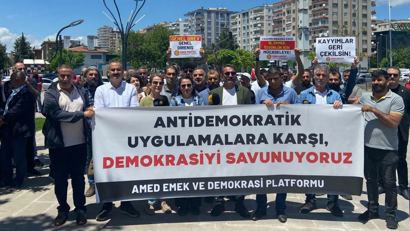Diyarbakır’da STK’lardan CHP Genel Merkezi’nin polis zoruyla tahliye edilmesine tepki: Faşist uygulamalara sessiz kalmayacağız