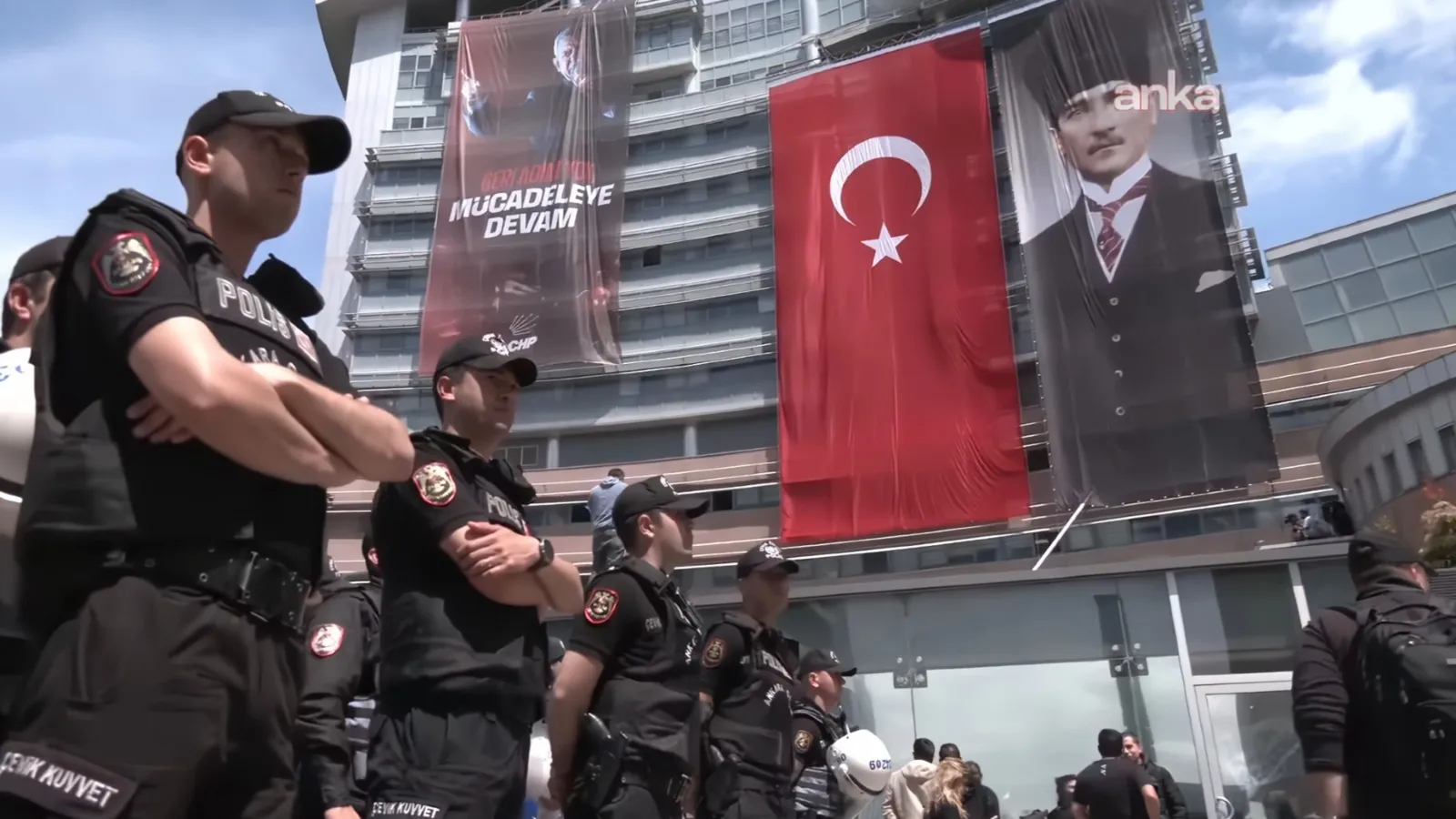 #SONDAKİKA Ankara Valiliği: Mahkemenin “CHP Genel Merkezi’ni teslim” kararı için Emniyet’e talimat verilmiştir