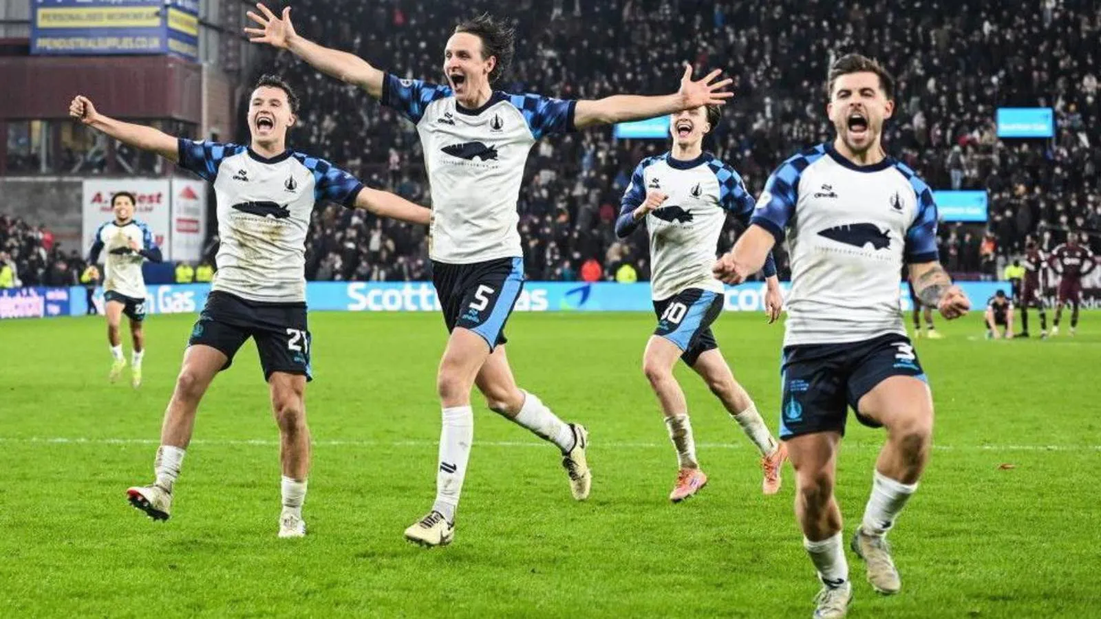 RT @T24spor: İskoçya Premiership'te şampiyonluk düğümü son haftaya kaldı