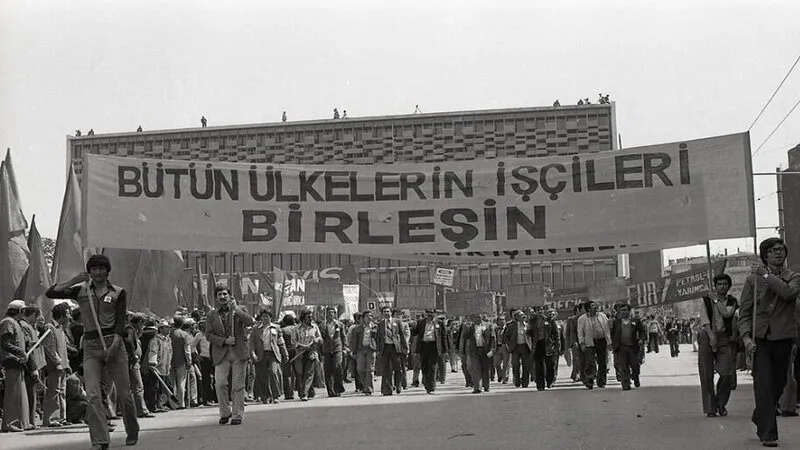 Valilikten gece yarısı 1 Mayıs kararı: İstanbul’da çok sayıda yol, durak ve iskele kapatıldı