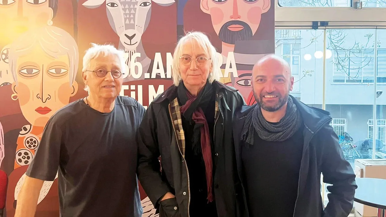 Bulutsuzluk Özlemi'nin 42 yıllık sanat hayatı belgesel oldu: Yaşamaya Mecbursun
