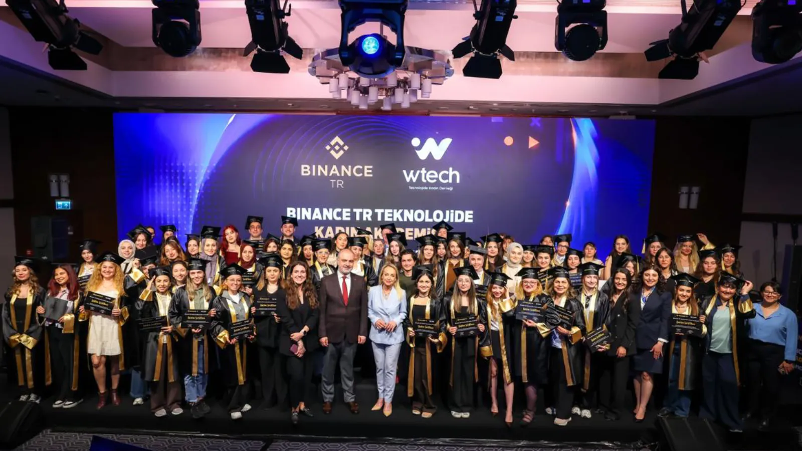 Binance TR ve Teknolojide Kadın Derneği, teknoloji eğitiminde mezunlarını verdi: Toplam 3 binden fazla kadına ulaşıldı