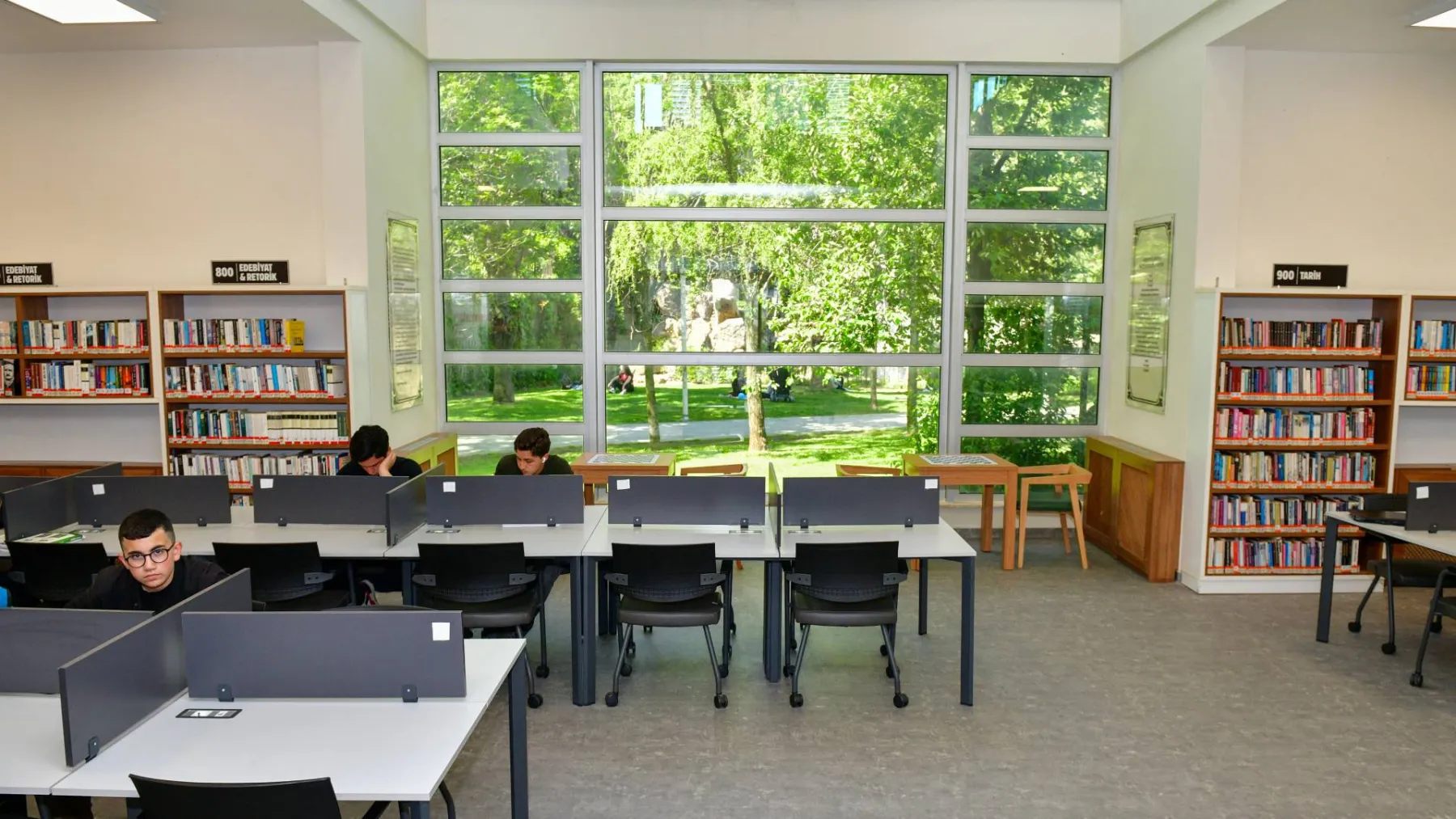 Sezai Karakoç Kütüphanesi yenilenen yüzüyle yeniden hizmete açıldı